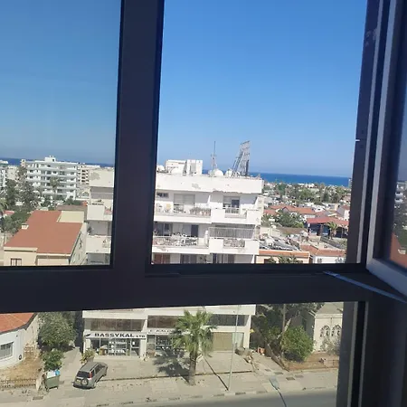 Spacious By Salt In Apartament Larnaca